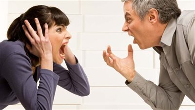 اختيار الوقت المناسب.. كيف يمكن التعامل مع زوجك العنيد؟