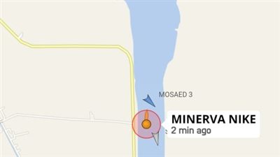 سحب السفينة المعطلة بقناة السويس إلى البحيرات المرة