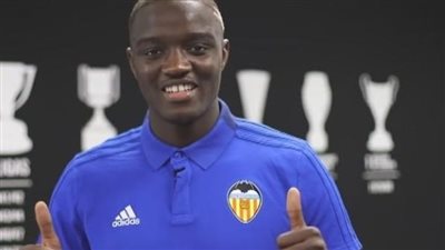 مدافع فالنسيا يخرج عن صمته ويتحدث عن واقعة العنصرية في مباراة قادش