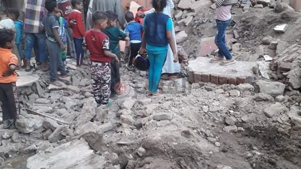 انهيار منزل بخور