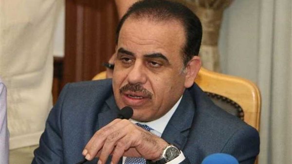 الكاتب الصحفي عبدالعزيز