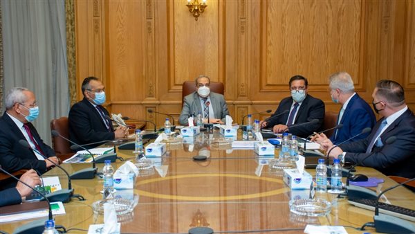 خلال الإجتماع