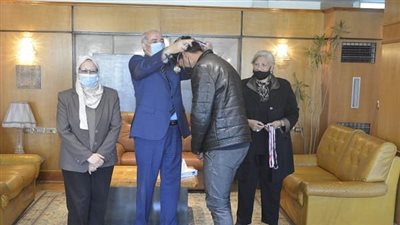 رئيس جامعة الفيوم يُكرّم طلاب