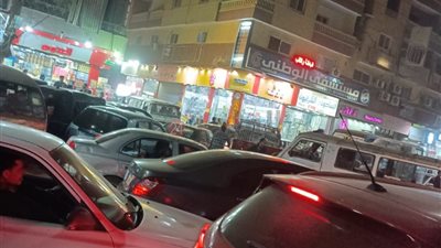 شارع فيصل يتحول إلى جراج كبير.. تكدسات مرورية بالجيزة (صور)