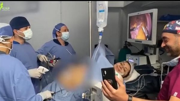 المريضة وهي تغني