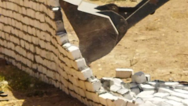 إزالة بناء جنوب الأقصر