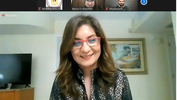 وزيرة الهجرة 