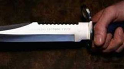 موظف بالغرفة التجارية بأسوان يعتدي على زميله بمطواة 