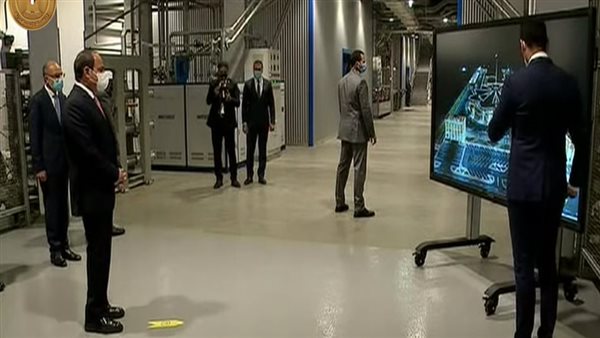 السيسي أثناء الافتتاح