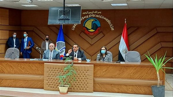 اجتماع محافظ البحيرة