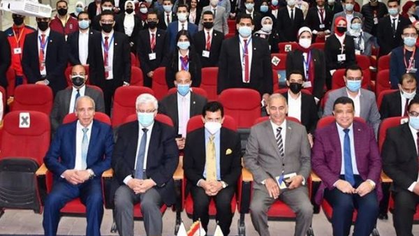 وزير الشباب والرياضة