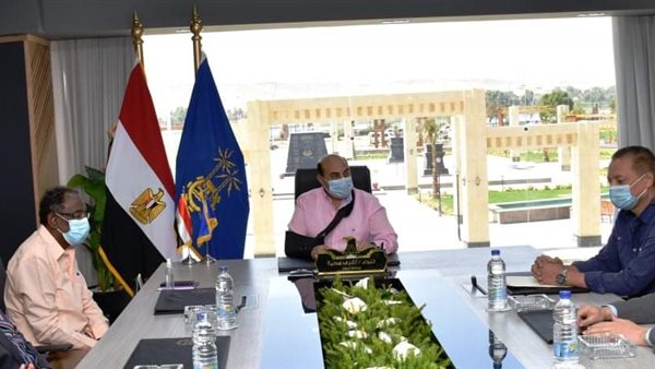 محافظ أسوان