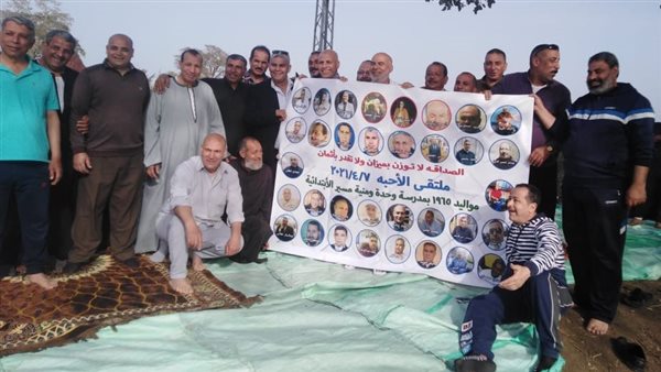 تجمع مسنين في كفر