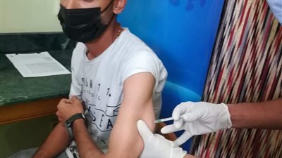 بدء تطعيم العاملين في قطاع السياحة بالبحر الأحمر ضد فيروس كورونا (صور)