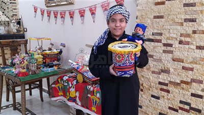 طفل قبطي يحترف صناعة الفوانيس ليقدمها للمسلمين هدية في الإسكندرية