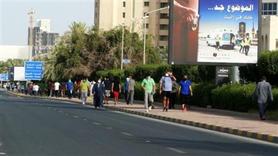 الكويت تعدل مواعيد حظر التجوال وخدمات التسوق والمشي بدءًا من اليوم