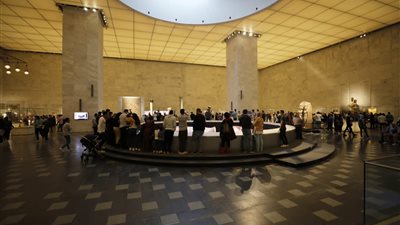 آلاف الزائرين يتوافدون على المتحف القومي للحضارة المصرية بالفسطاط