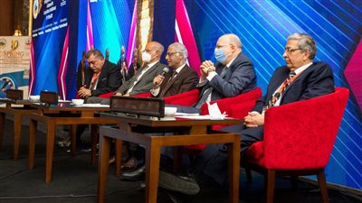 رئيس جامعة بورسعيد يفتتح فعاليات مؤتمري كلية الطب السادس والعاشر لجمعية جراحة العظام المصرية (صور) 