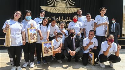 وزير السياحة يلتقي بمواهب متعددة من ذوي الهمم بالمتحف القومي للحضارة بالفسطاط (صور)