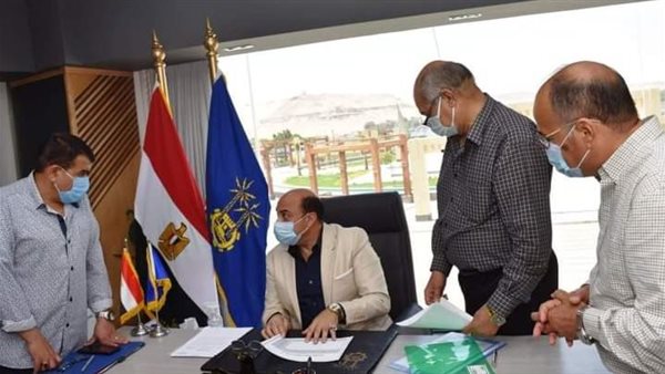 محافظ أسوان