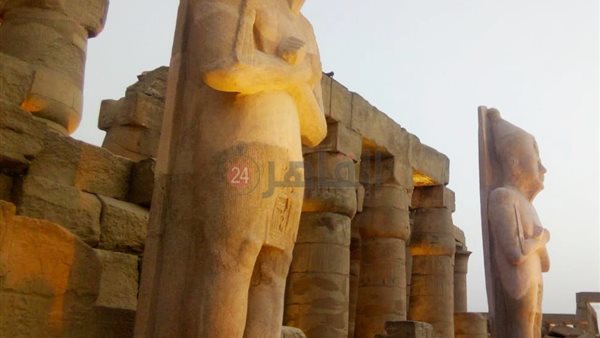 تمثالا رمسيس الثاني