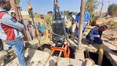 بعد غرق  قرية العطواني بإدفو.. تركيب طلمبة الرفع الجديدة الخاصة بالمحطة