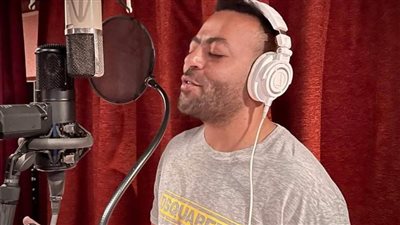 تامر عاشور ينتهي من تسجيل تتر مسلسل 