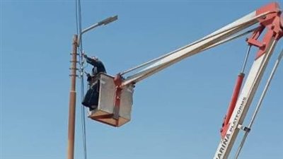 صيانة وتركيب 80 كشاف إنارة على الطرق بالمنيا
