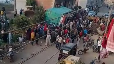 وسط صراخ وعويل الأهالي.. مصرع طفلتين أسفل مقطورة 