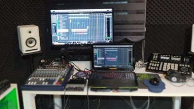 ضبط مسؤول ستوديو غير مرخص لتسجيل أغانٍ وبرامج مقلدة في حدائق الأهرام