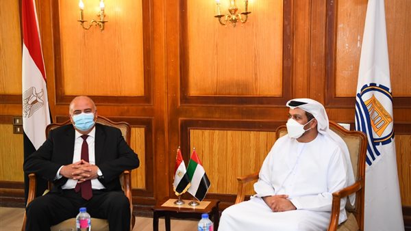 لقاء محافظ قنا مع