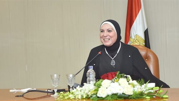 وزيرة الصناعة