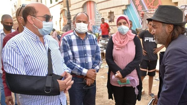 محافظ أسوان يستمع