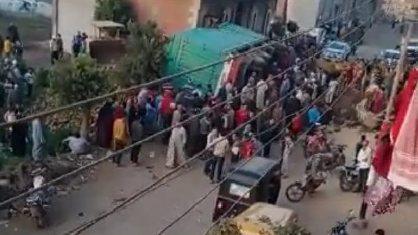 تجمهر الأهالي فور