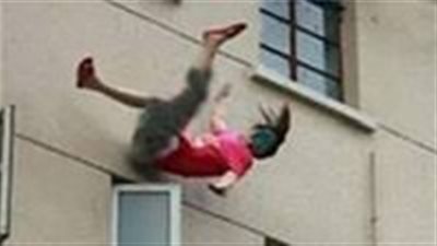 مصرع فتاة إثر سقوطها من الطابق الرابع في سوهاج    