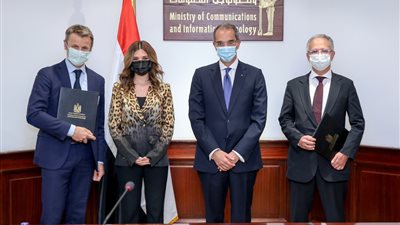 وزير الاتصالات يشهد توقيع تعاون بين 