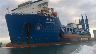 كراكات قناة السويس تبدأ في إنزال 