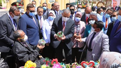  محافظ سوهاج يفتتح معرض الحرف التراثية والمنتجات اليدوية بالحديقة المتحفية 