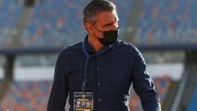 كارتيرون يتفقد أرضية ستاد القاهرة قبل انطلاق مران الزمالك