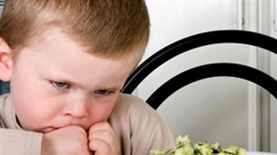 أعراض تشير إلى أن طفلك يعاني من اضطرابات الأكل