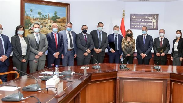 توقيع العقد 