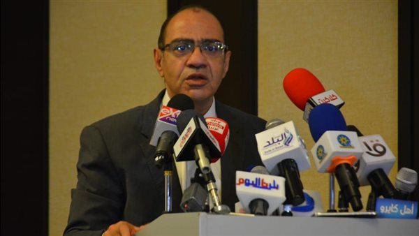 الدكتور حسام حسني