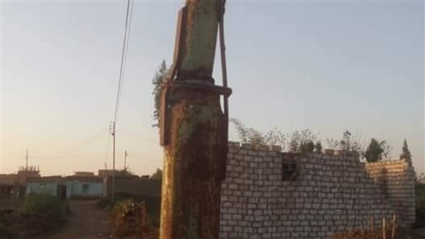 عمود متهالك