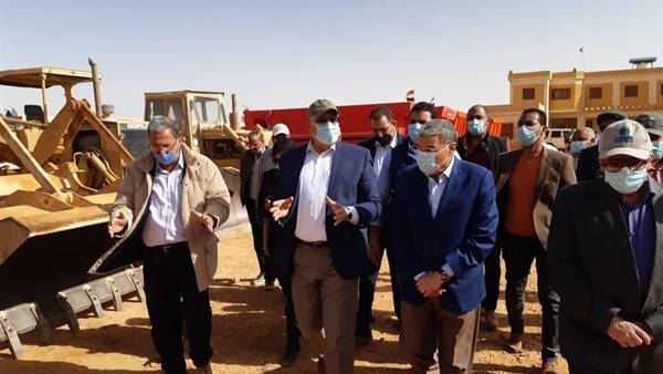 وزير الزراعة يتفقد