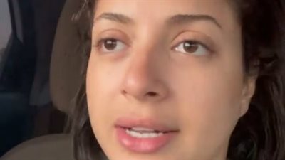 منى فاروق تتعرض للتحرش في دهب: 