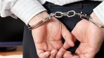 القبض على صاحب مكتب مقاولات لقيامه بالتعدي بالضرب على مزارع في سوهاج   