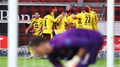 بوروسيا دورتموند يفوز على شتوتجارت بثلاثية في الدوري الألماني