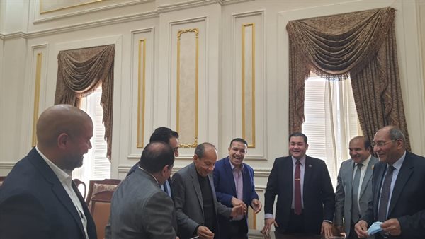 أعضاء لجنة الشباب