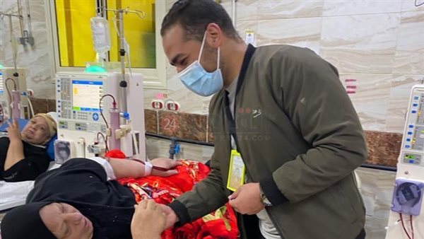 توزيع الحلوي علي