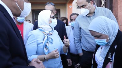 تفاصيل زيارة وزيرة الصحة لمستشفيات عزل مصابي كورونا بسوهاج